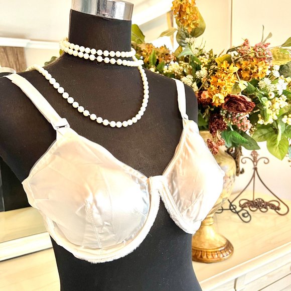 Vintage Franco' by Graceform Minimizing Bra Hand Sewn with Velvet In White - Picture 15 of 16